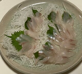 20241110アカヤガラ刺身.jpg